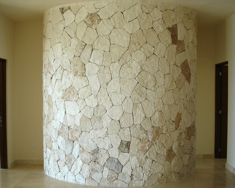 Wohnhaus-M-Natursteinwand